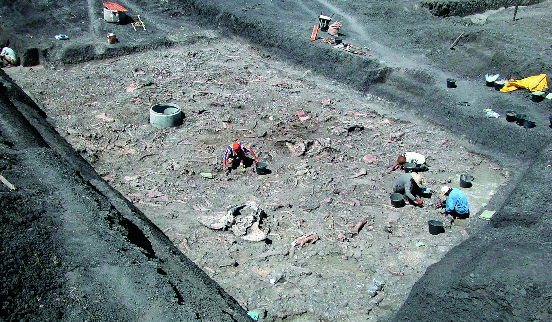 Escavação arqueológica em área ampla