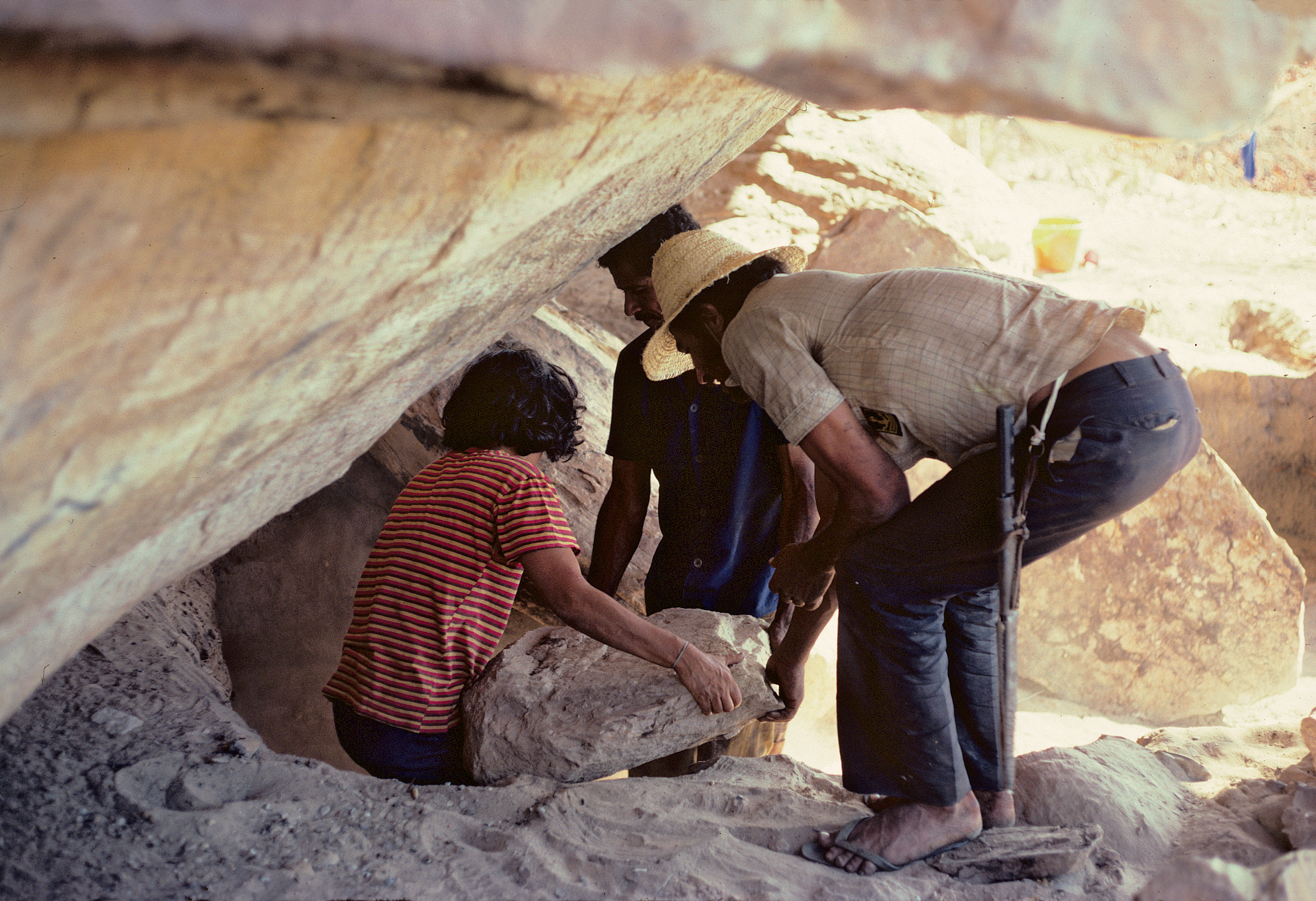 Niède Guidon em trabalho de campo, 1978